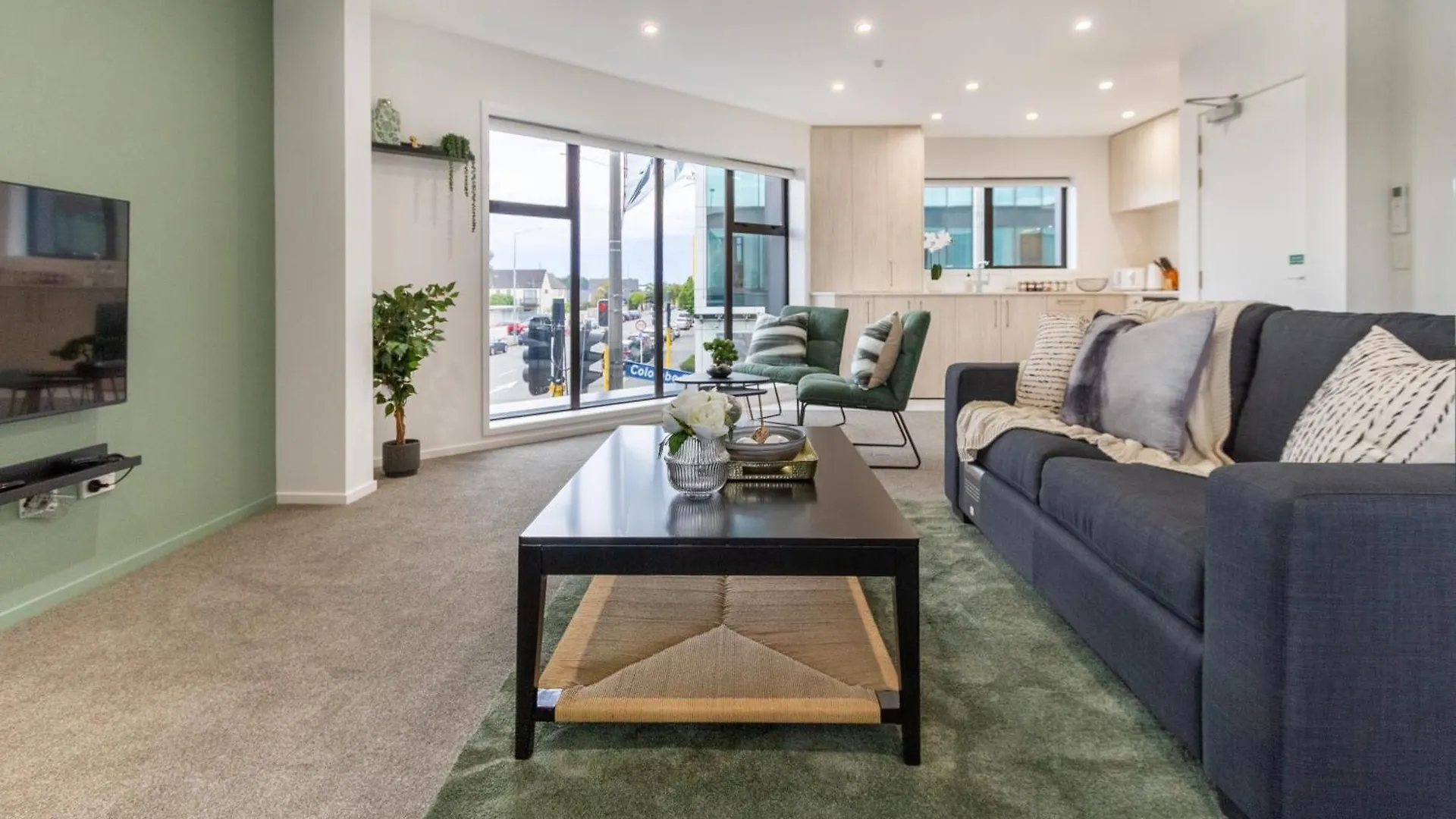Chic 3-Br Cbd Gem In Christchurch: Prime Location ile iletişim