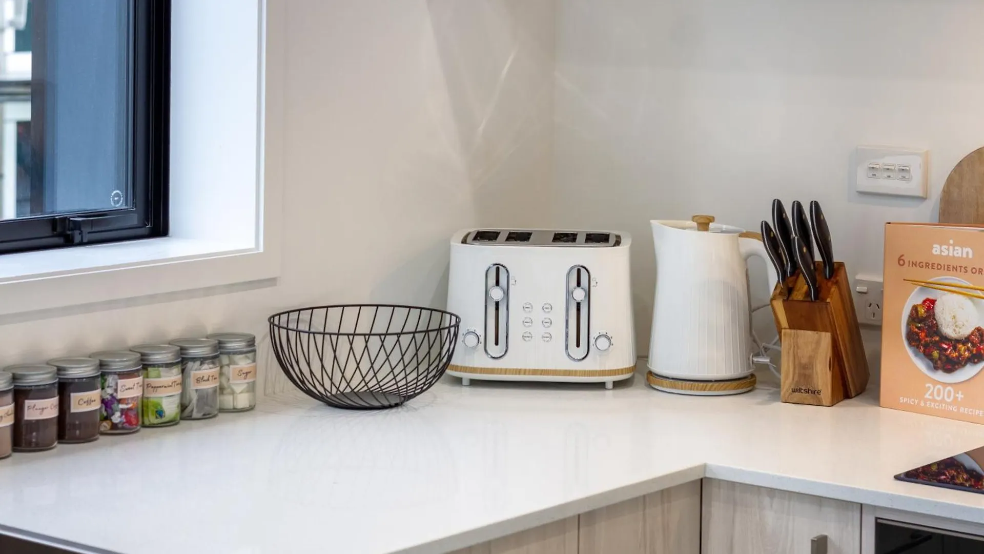 Chic 3-Br Cbd Gem In Christchurch: Prime Location 0*, Christchurch