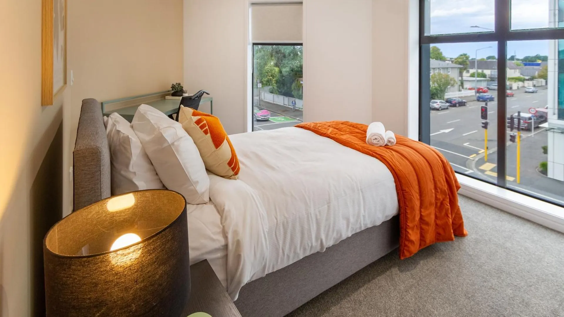Chic 3-Br Cbd Gem In Christchurch: Prime Location 0*, Christchurch