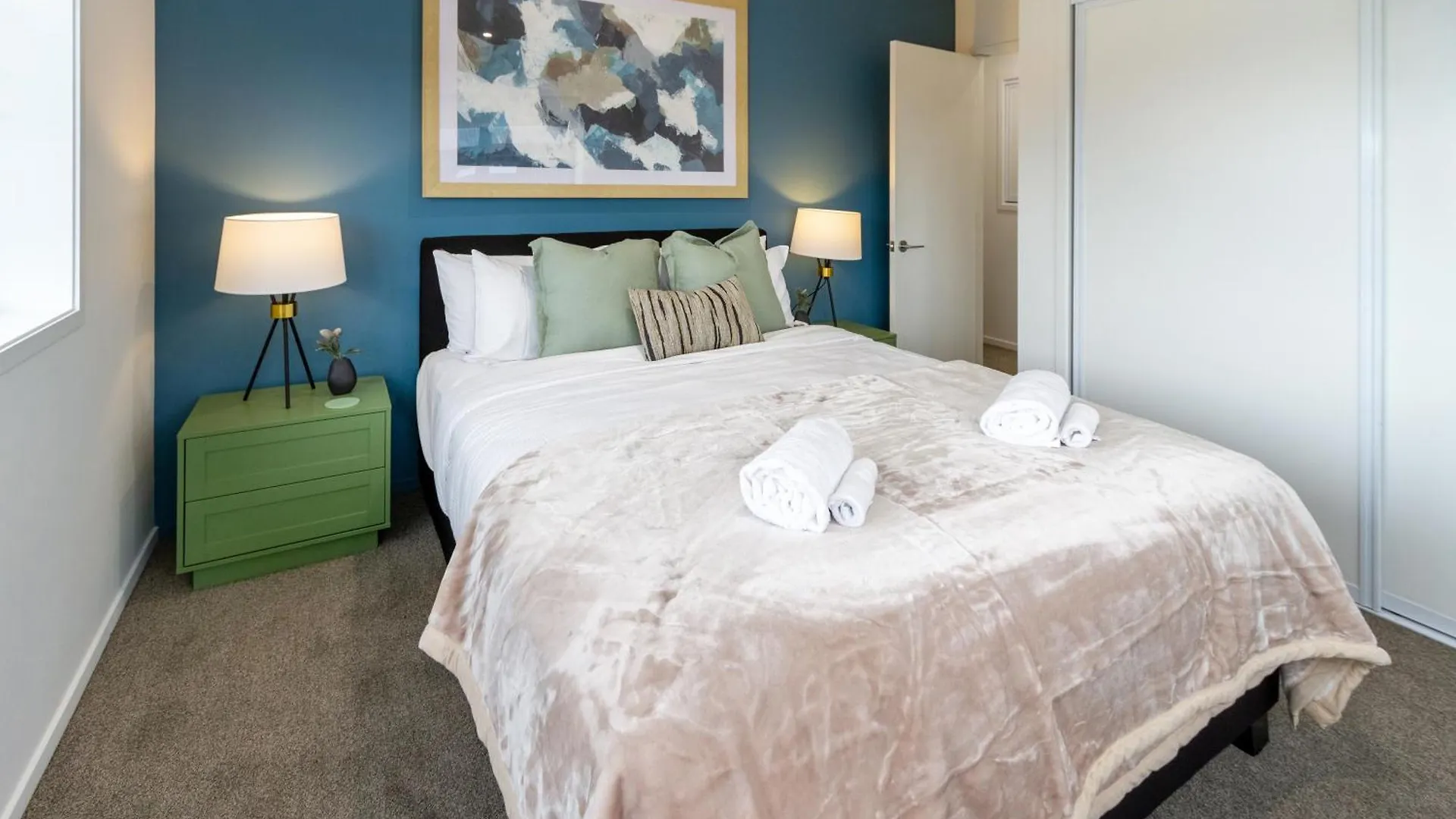 Daire Chic 3-Br Cbd Gem In Christchurch: Prime Location