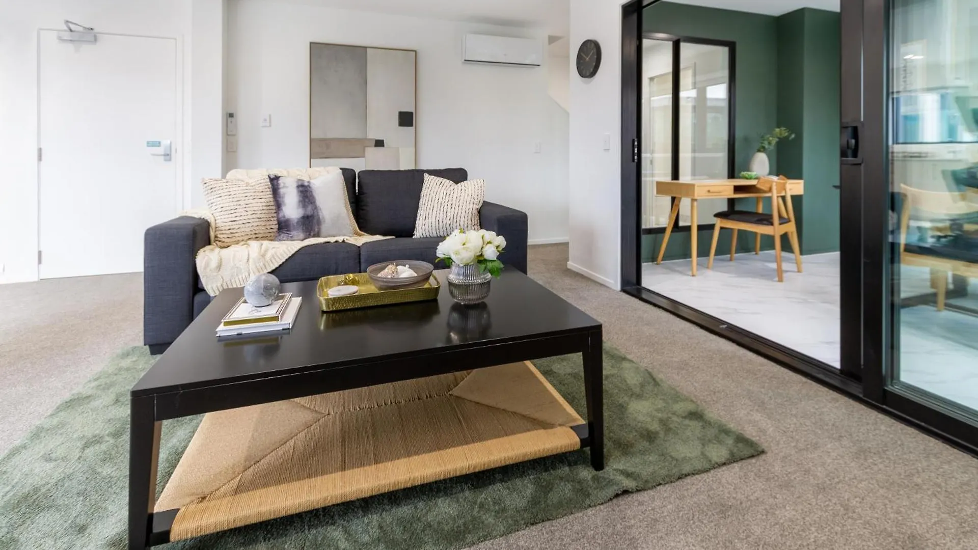 Chic 3-Br Cbd Gem In Christchurch: Prime Location 0*, Christchurch
